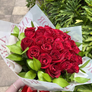 Buquê com 82 Rosas Vermelhas